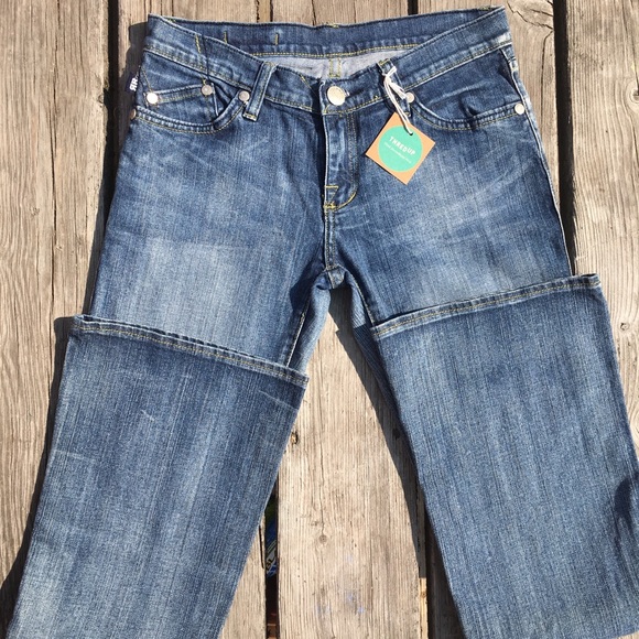 Rock & Republic Distressed Blue Jeans - Picture 4 of 8
